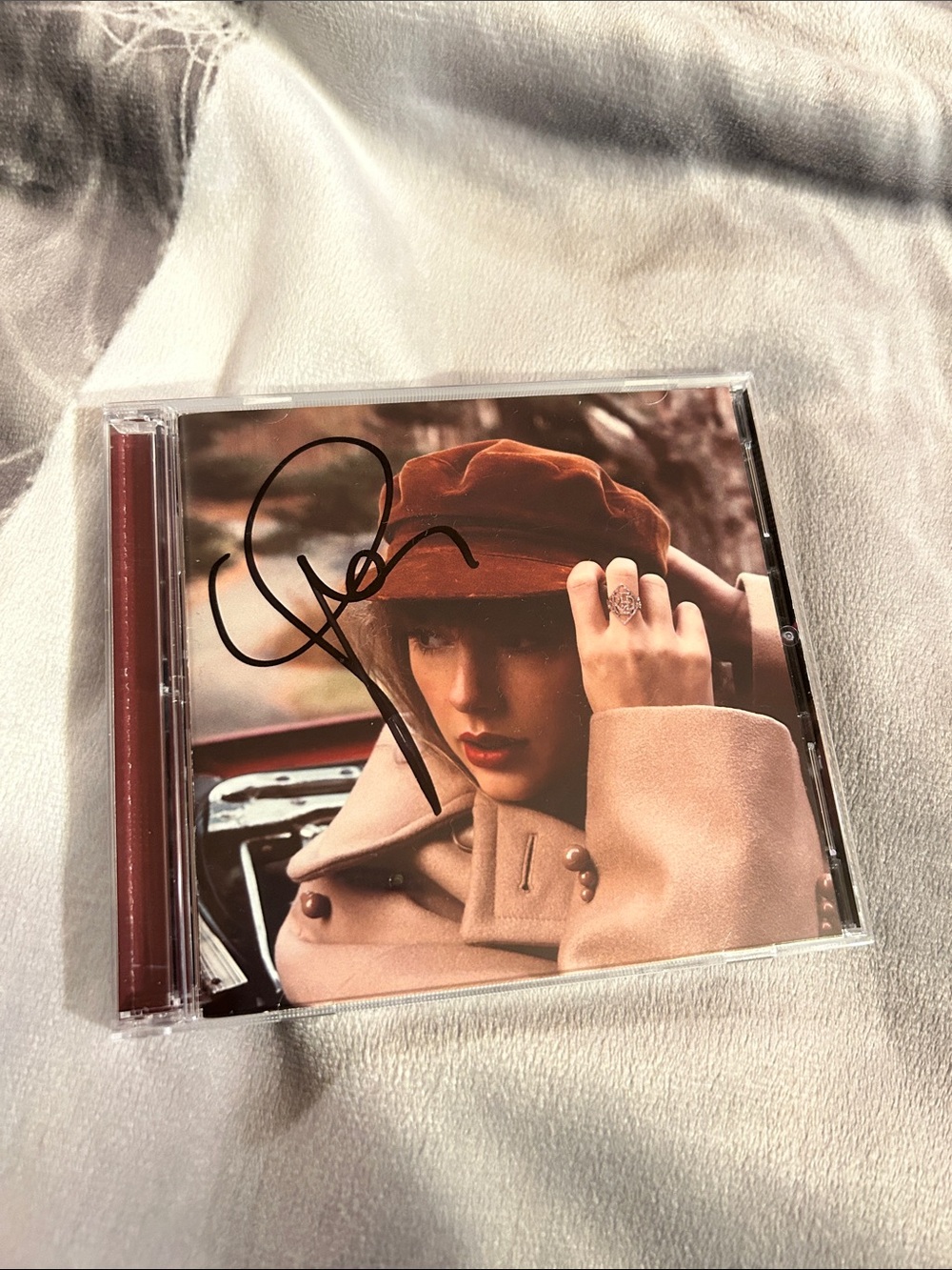 Taylor Swift hand signed Red cd (Taylor’s Version) CD